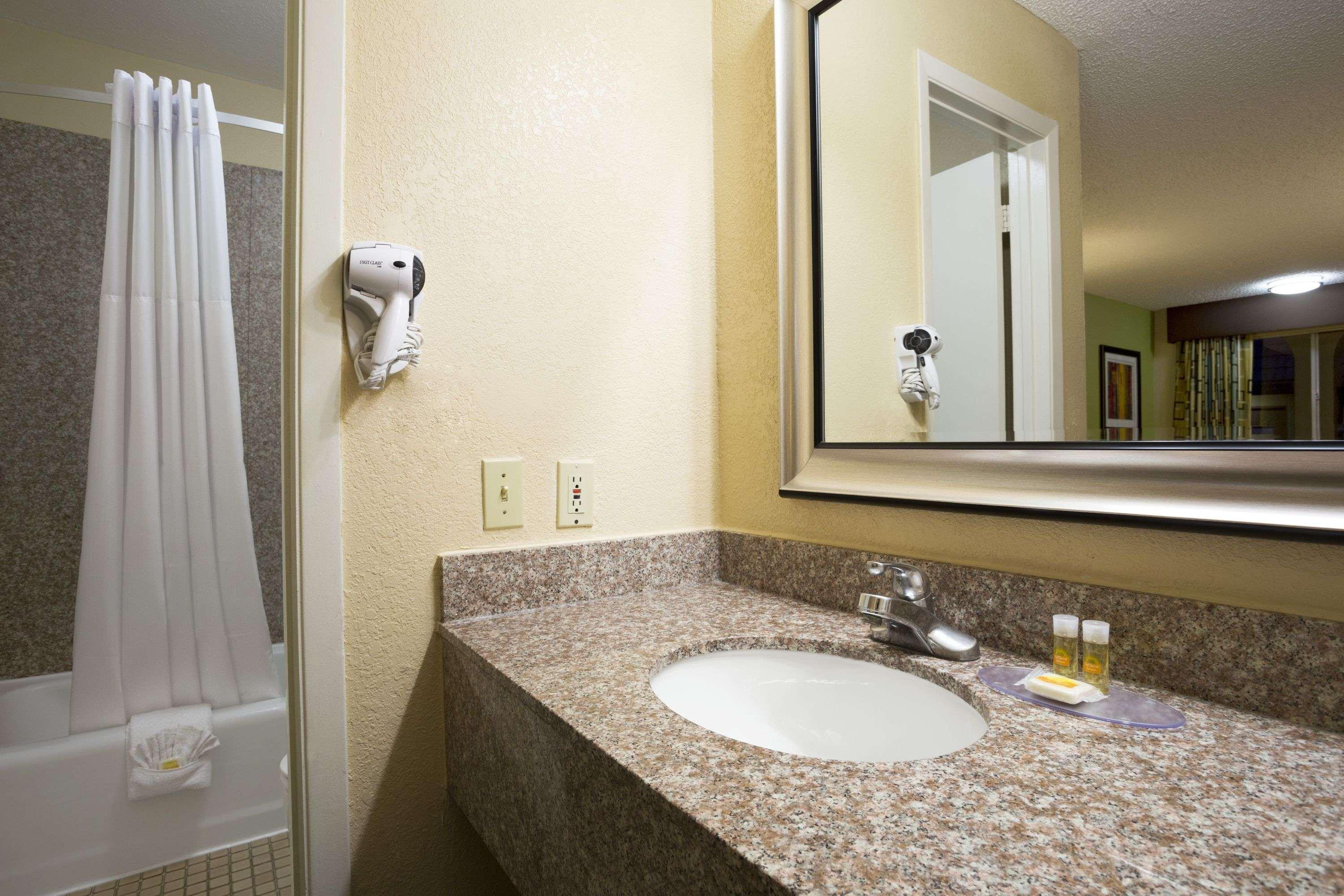 Days Inn By Wyndham Dallas Ирвинг Экстерьер фото