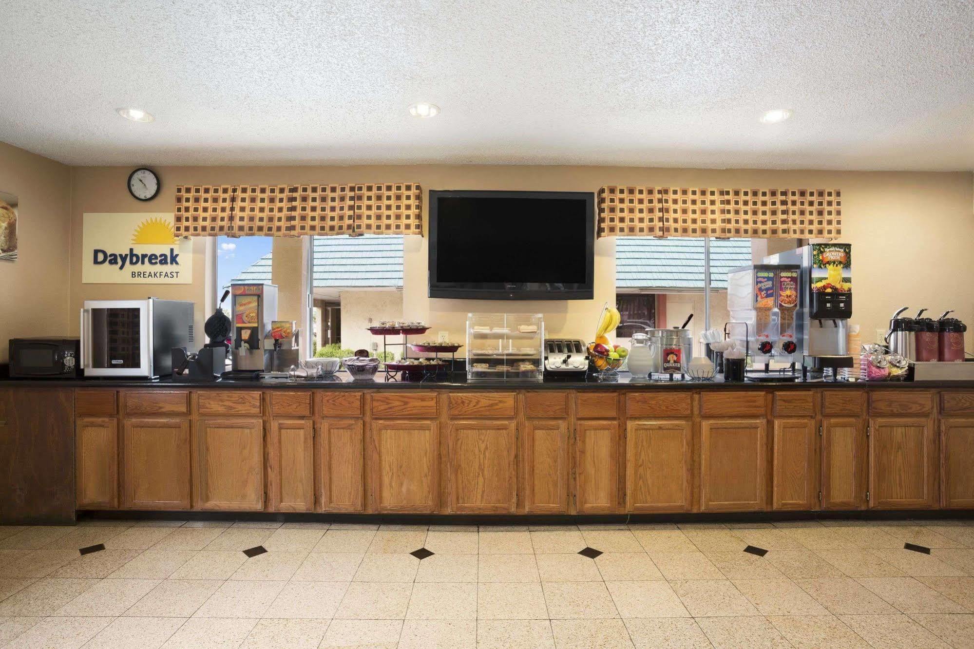 Days Inn By Wyndham Dallas Ирвинг Экстерьер фото