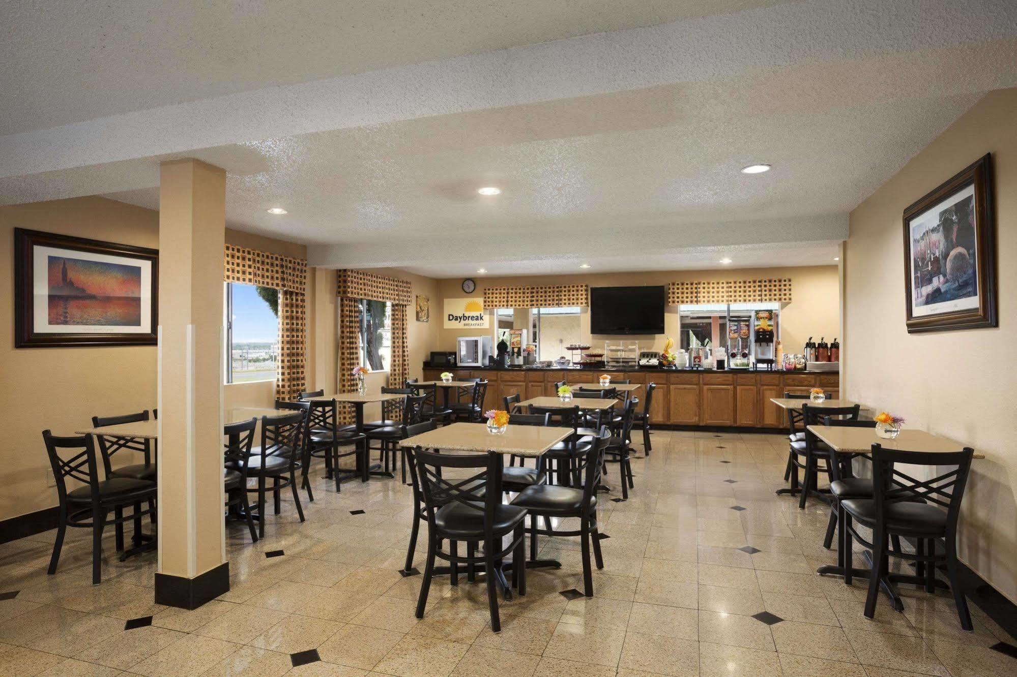 Days Inn By Wyndham Dallas Ирвинг Экстерьер фото